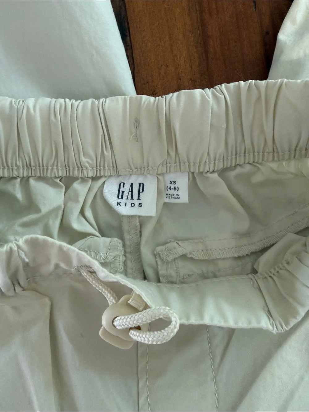 GAP Kids Cargo Joggers in Light Cream